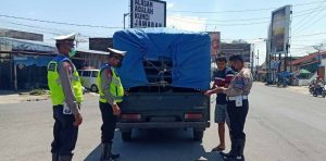 antisipasi PMK, Satlantas Polres Pematang Siantar periksa kendaraan pengangkut ternak