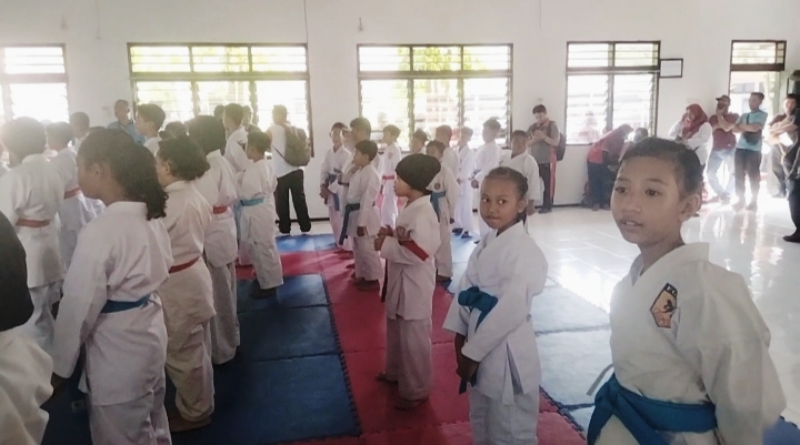 50 Lebih Pelajar SD Negeri dan Swasta, Ikuti Kompetisi Karate O2SN Tingkat Kab. Mojokerto