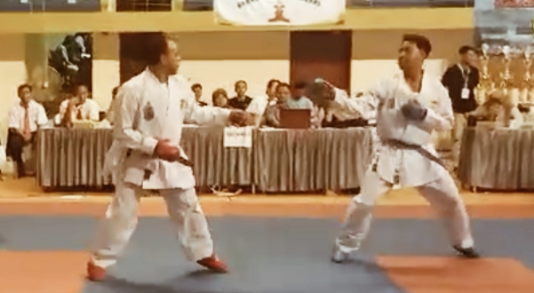 Pelatih Karate Funakoshi Dojo Wilwatikta Meraih Juara